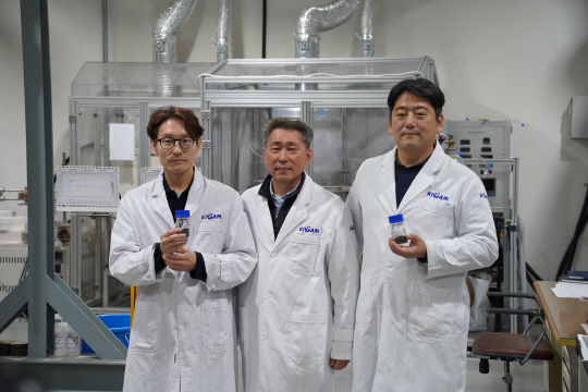 최지혁 지질자원 박사(왼쪽부터), 김병수 박사, 유정현 박사  지질자원연 제공